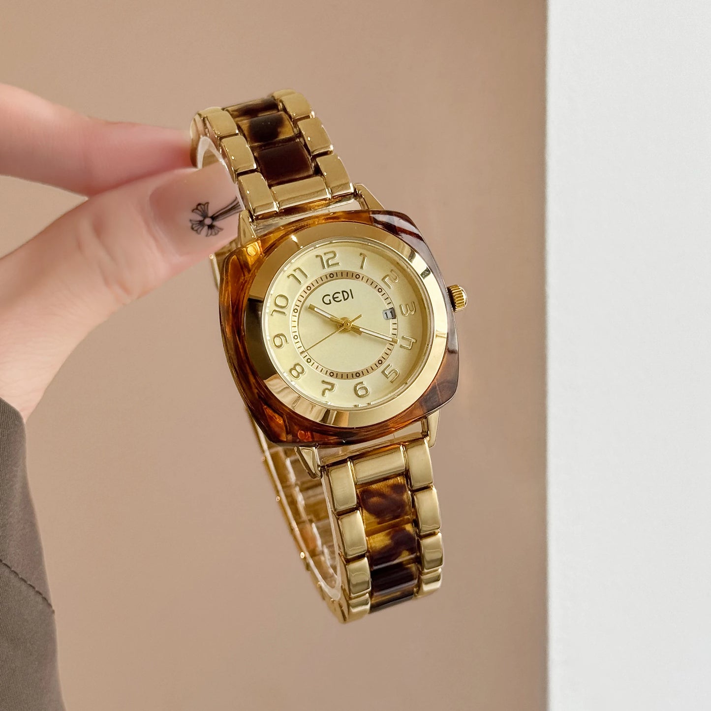 Retro Luxe Square Amber Watch | Sporty Stainless Steel Quartz Timepiece & Calendar
