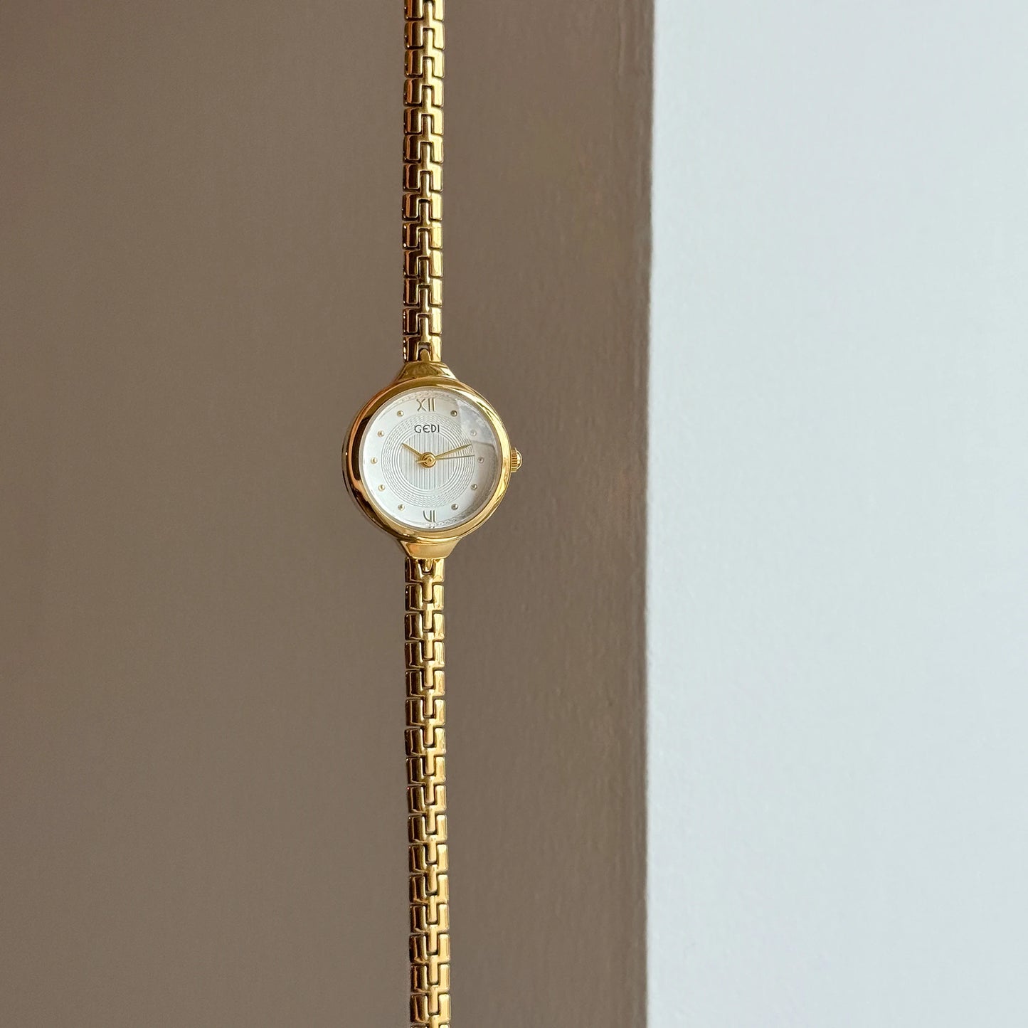 Retro Micro-Watch | Ultra-Slim 5mm Stainless Steel Bracelet with Roman Numerals