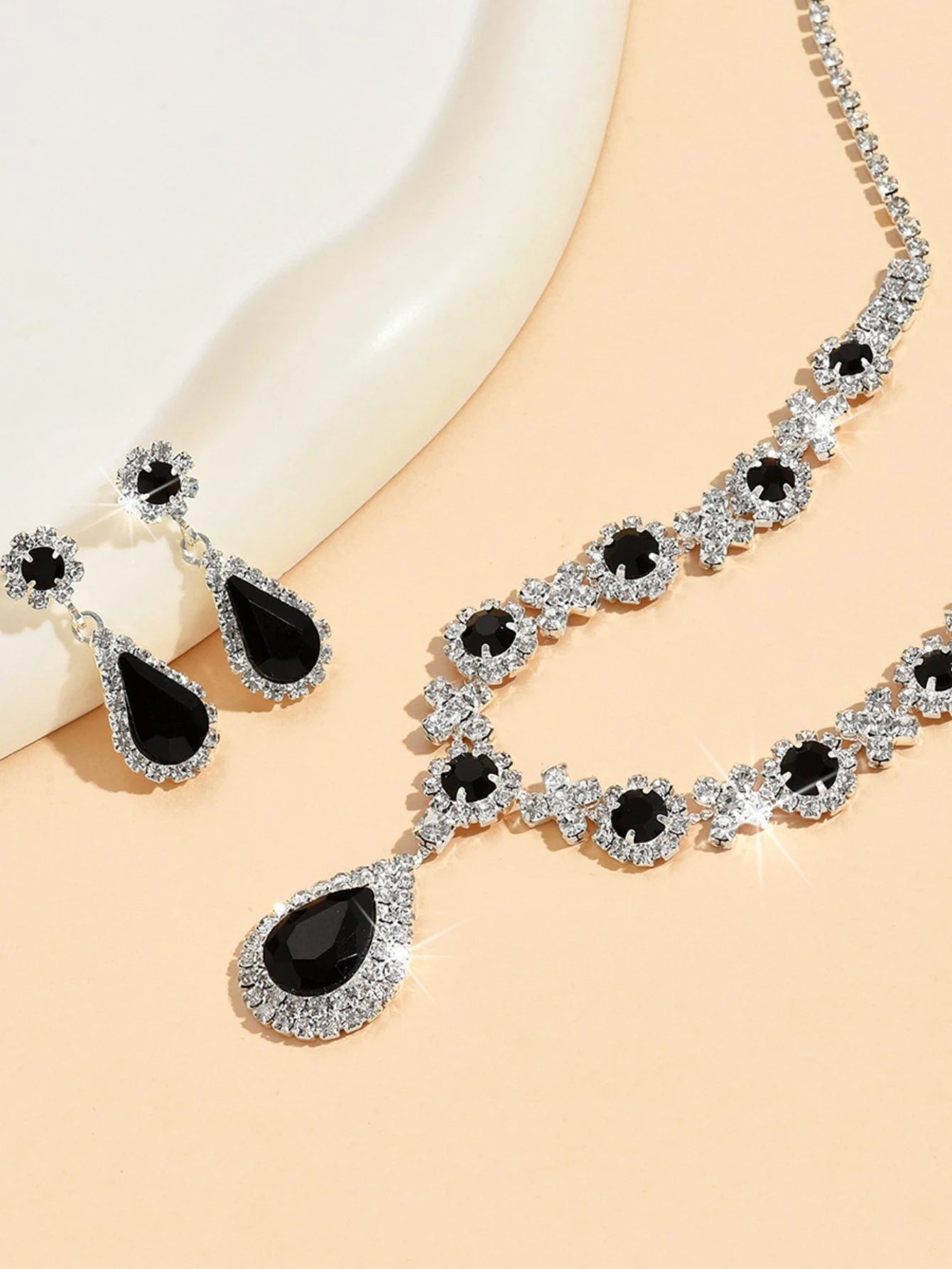 Crystal Droplet 3-Piece Wedding Set | Elegant Teardrop Necklace & Earrings for Evening Glamour