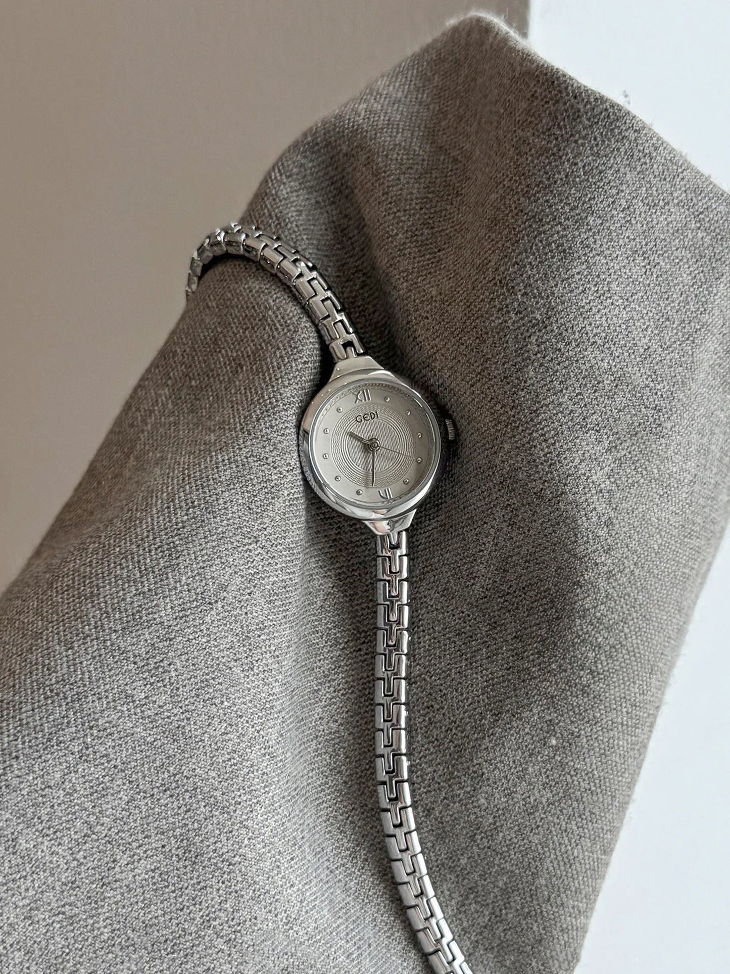 Retro Micro-Watch | Ultra-Slim 5mm Stainless Steel Bracelet with Roman Numerals