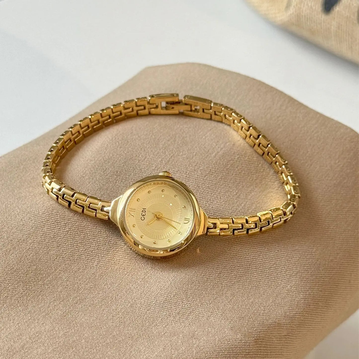 Retro Micro-Watch | Ultra-Slim 5mm Stainless Steel Bracelet with Roman Numerals
