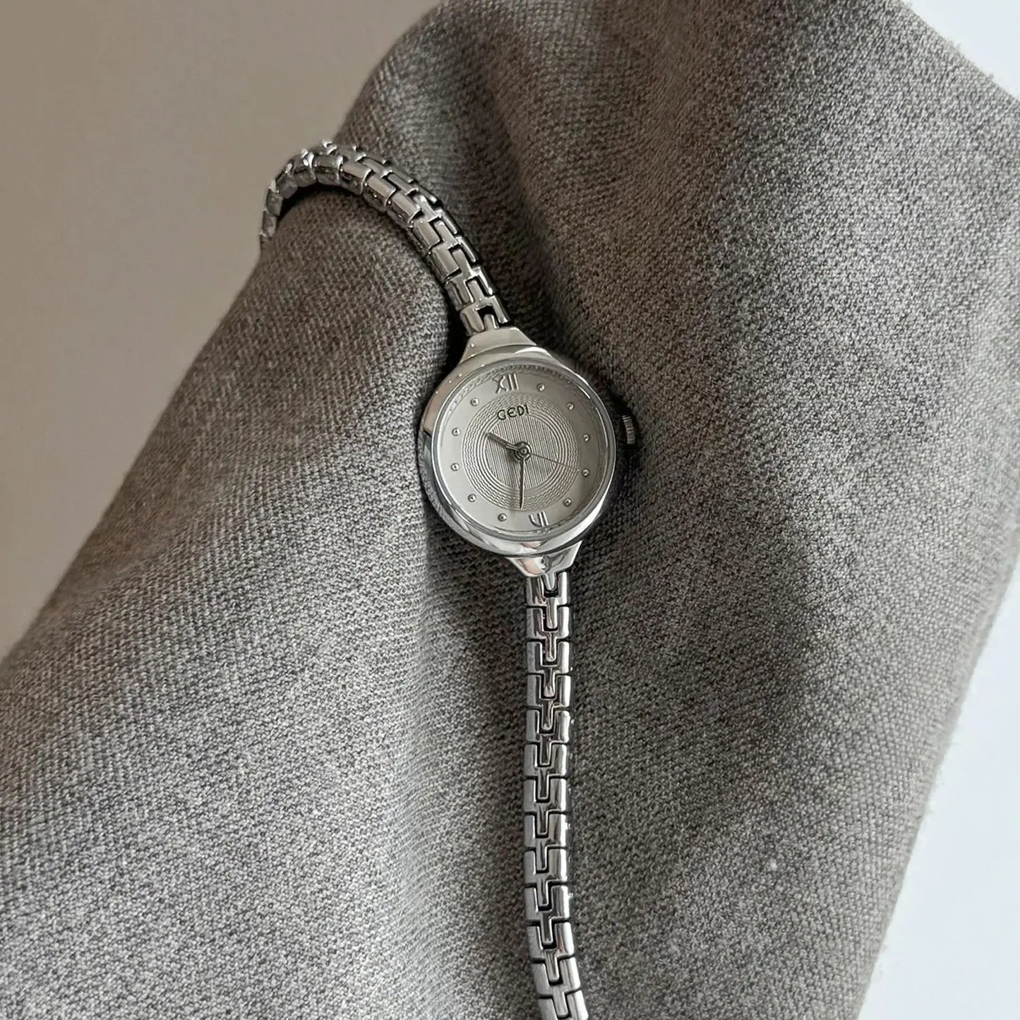 Retro Micro-Watch | Ultra-Slim 5mm Stainless Steel Bracelet with Roman Numerals