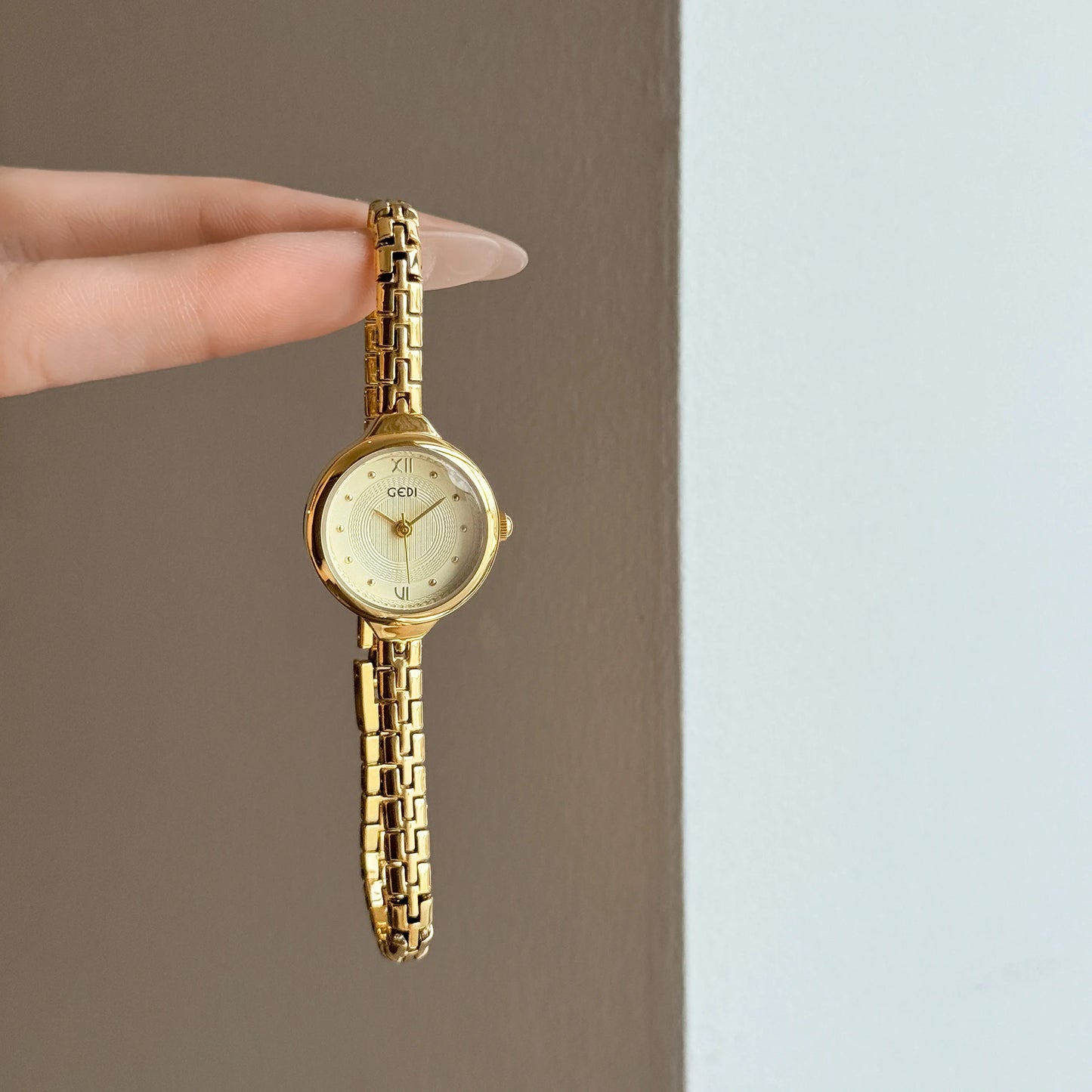 Retro Micro-Watch | Ultra-Slim 5mm Stainless Steel Bracelet with Roman Numerals