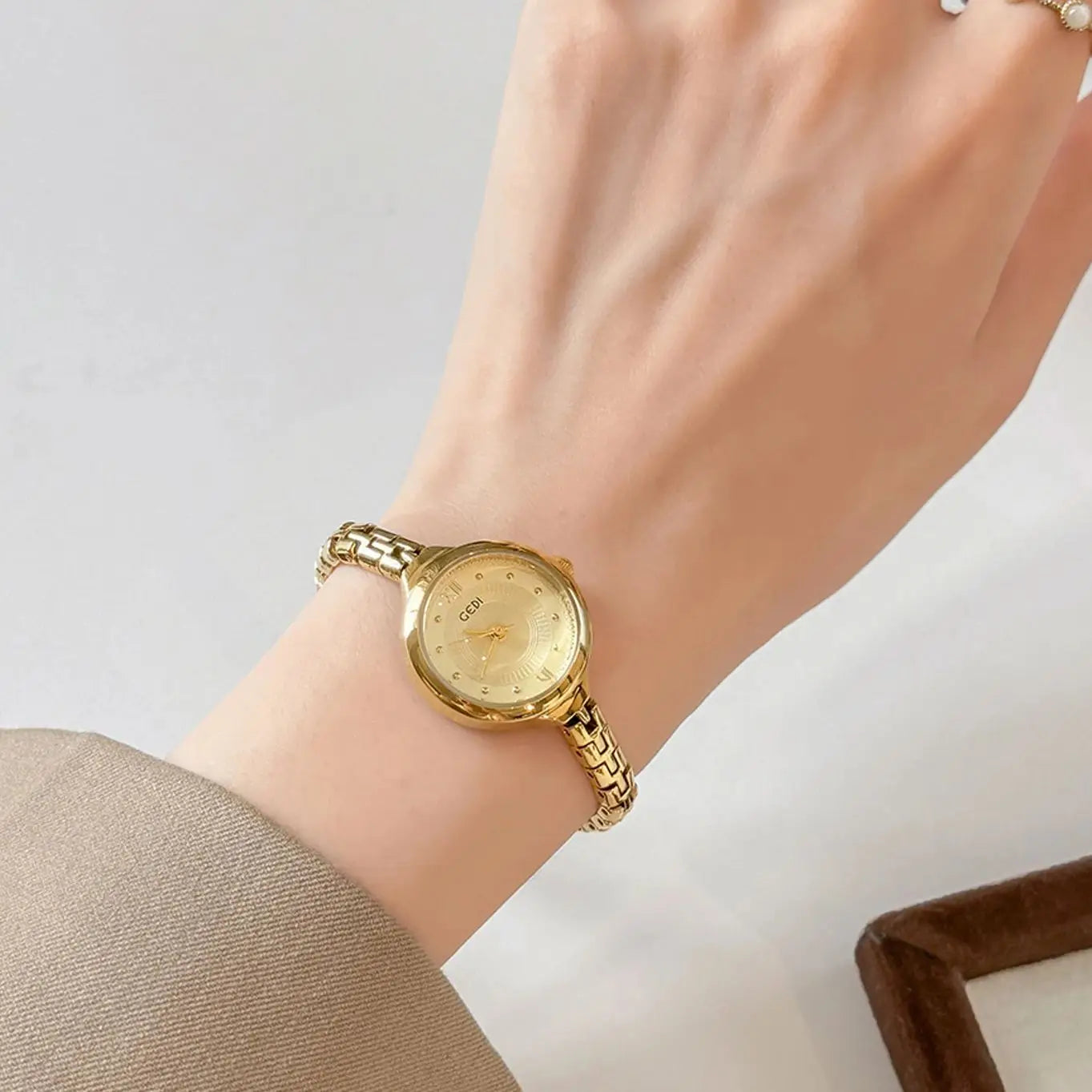 Retro Micro-Watch | Ultra-Slim 5mm Stainless Steel Bracelet with Roman Numerals