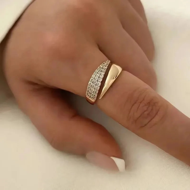 Sunburst Statement Ring | 18K Gold-Plated Natural Copal Inlay & Textured Hollow Band