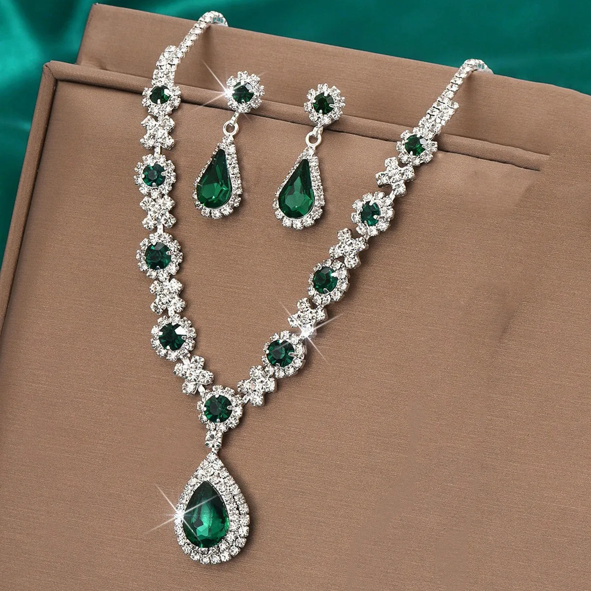Crystal Droplet 3-Piece Wedding Set | Elegant Teardrop Necklace & Earrings for Evening Glamour