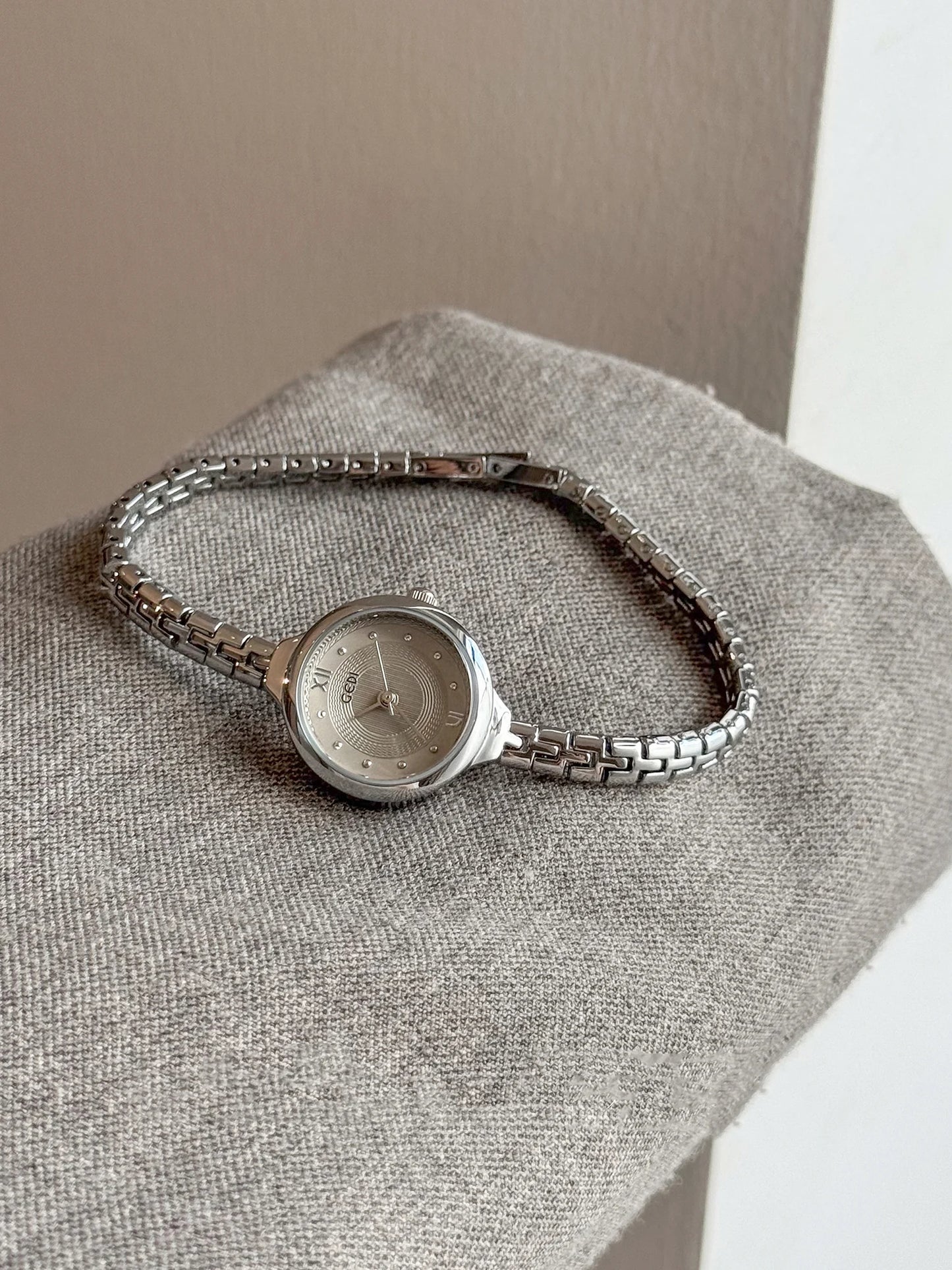 Retro Micro-Watch | Ultra-Slim 5mm Stainless Steel Bracelet with Roman Numerals